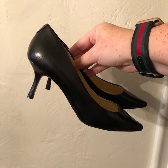 Ivanka Trump Black leather pumps (heels) - Picture 6 of 7